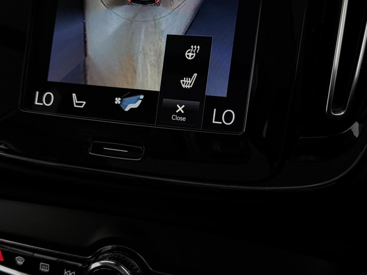 Volvo XC40 thumbnail Infotainment System