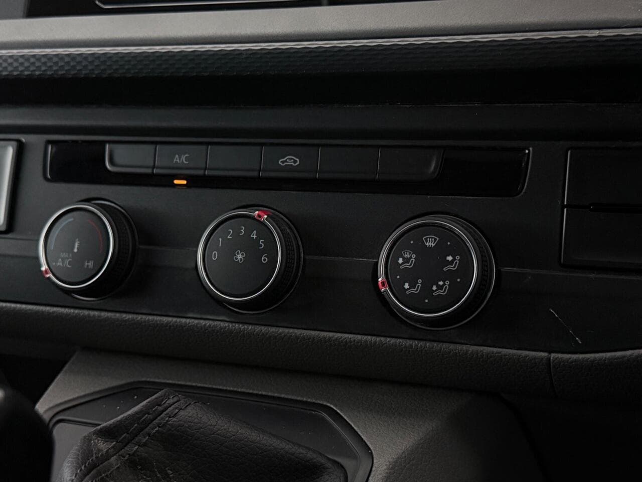 Volkswagen Transporter thumbnail Interior Front