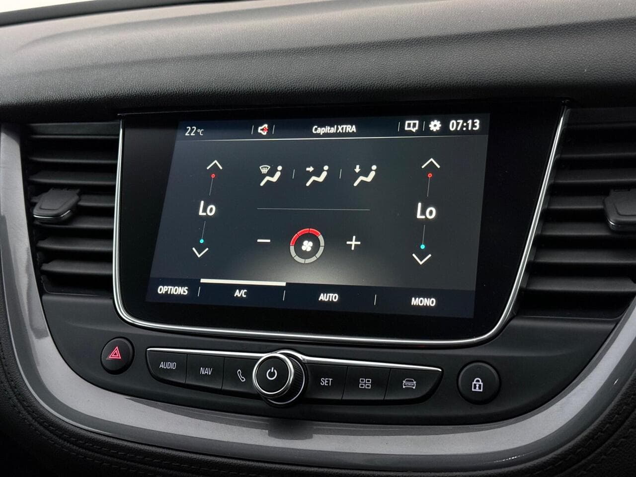 Vauxhall Grandland X thumbnail Infotainment System