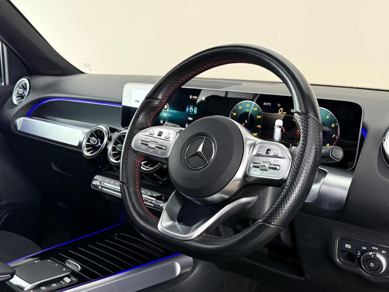 Mercedes-Benz GLB thumbnail Steering Wheel