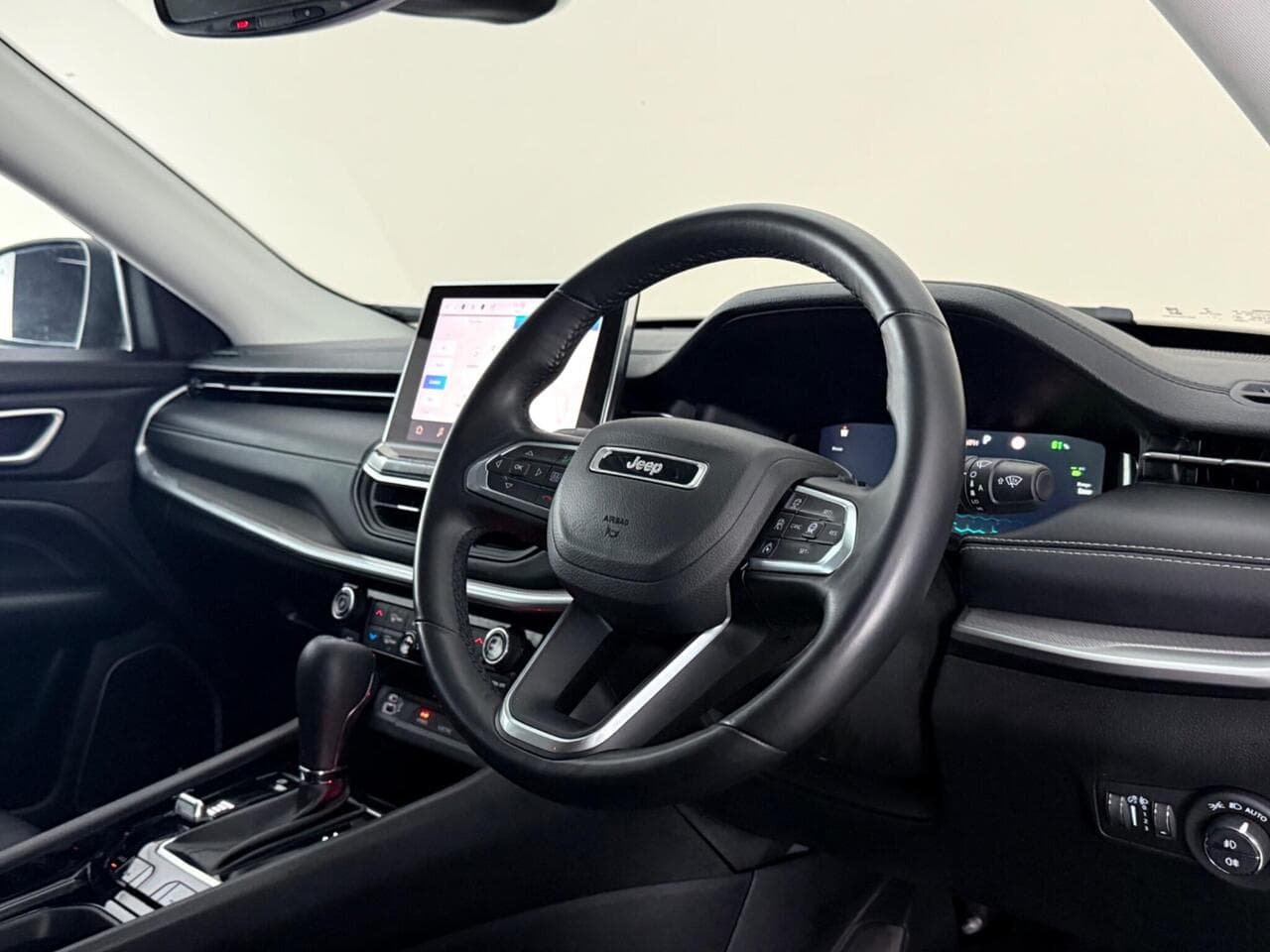 Jeep Compass thumbnail Steering Wheel