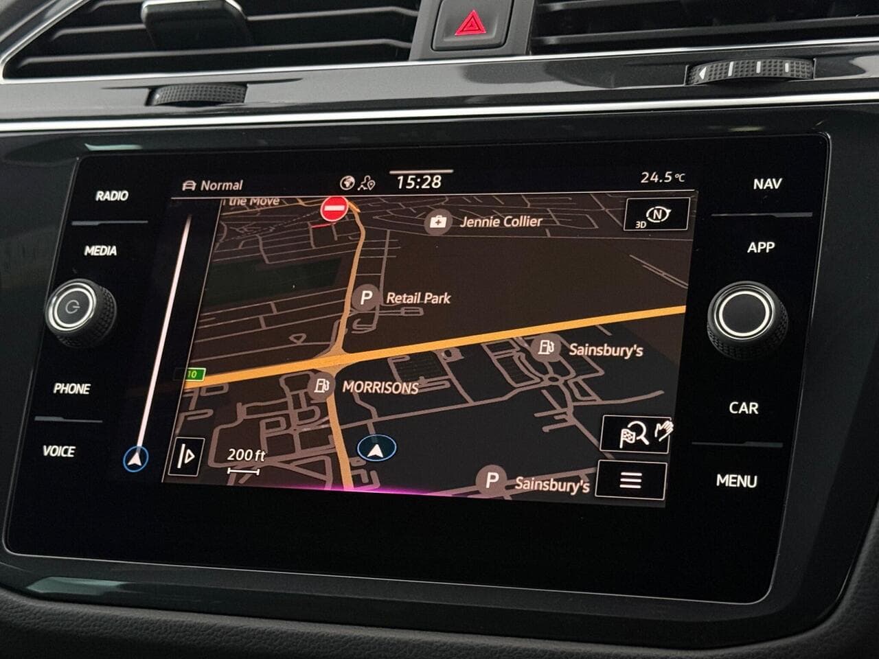Volkswagen Tiguan thumbnail Infotainment System