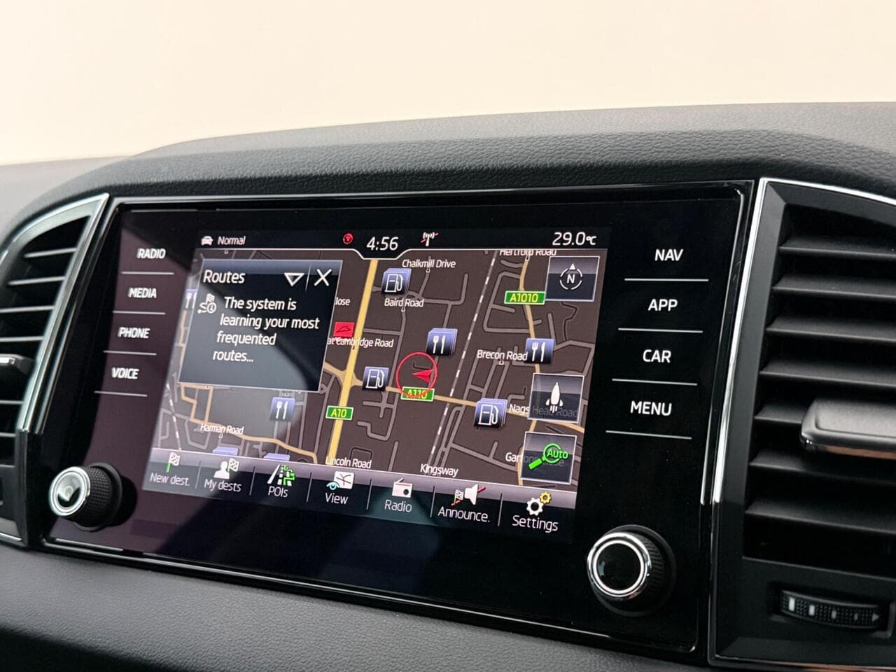 Skoda Karoq thumbnail Infotainment System