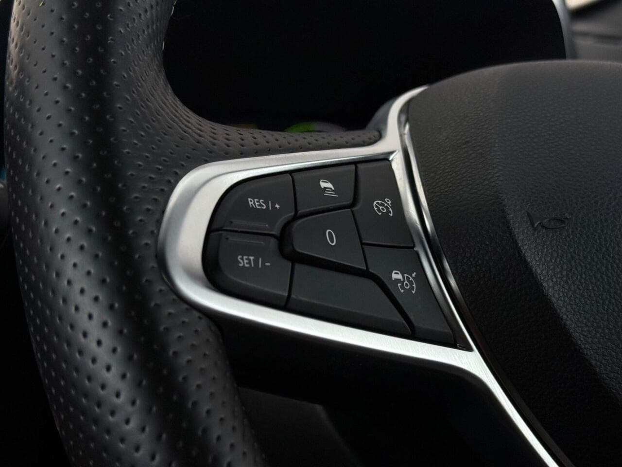 Renault Arkana thumbnail Misc Controls