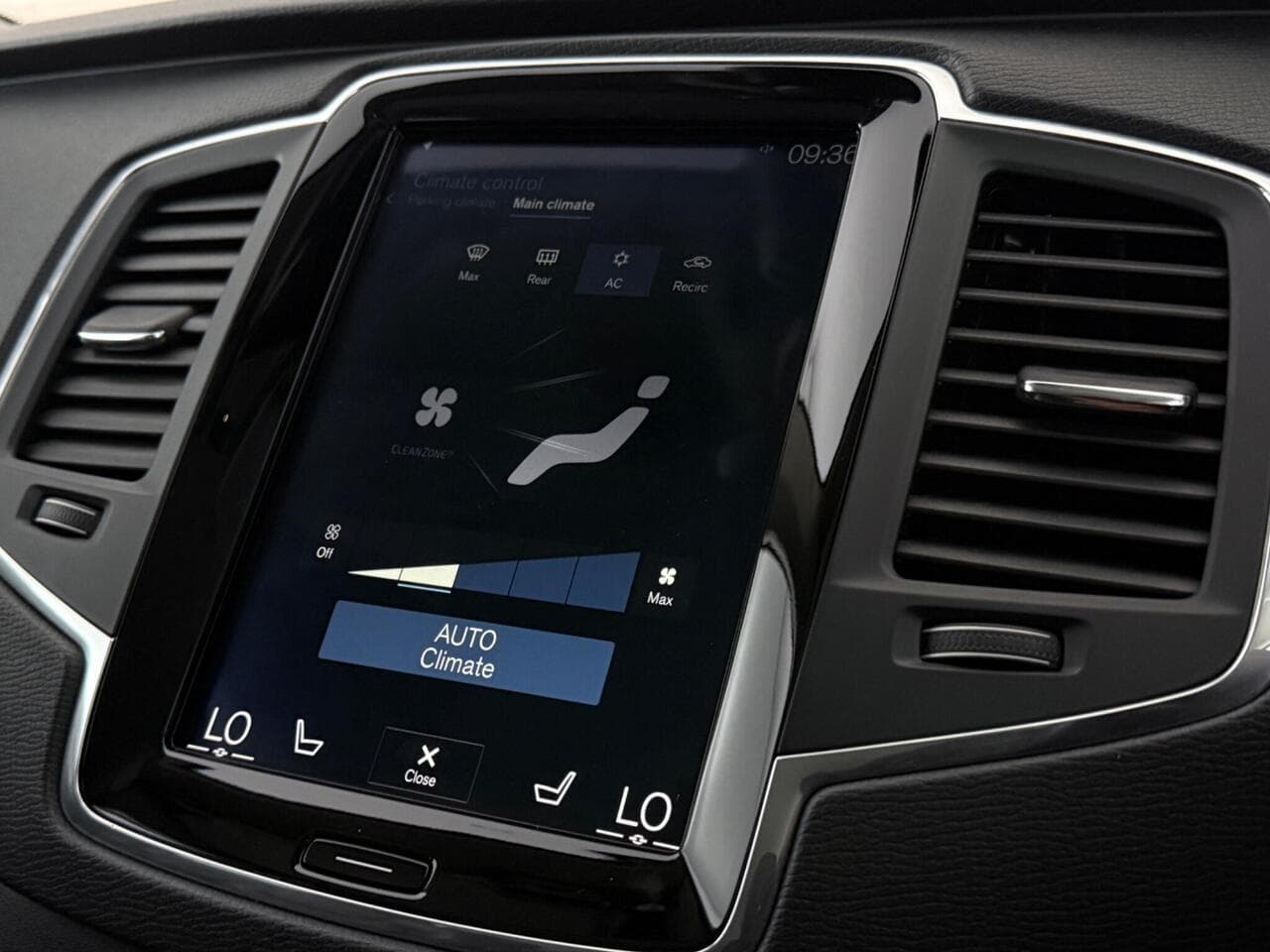 Volvo XC90 thumbnail Infotainment System