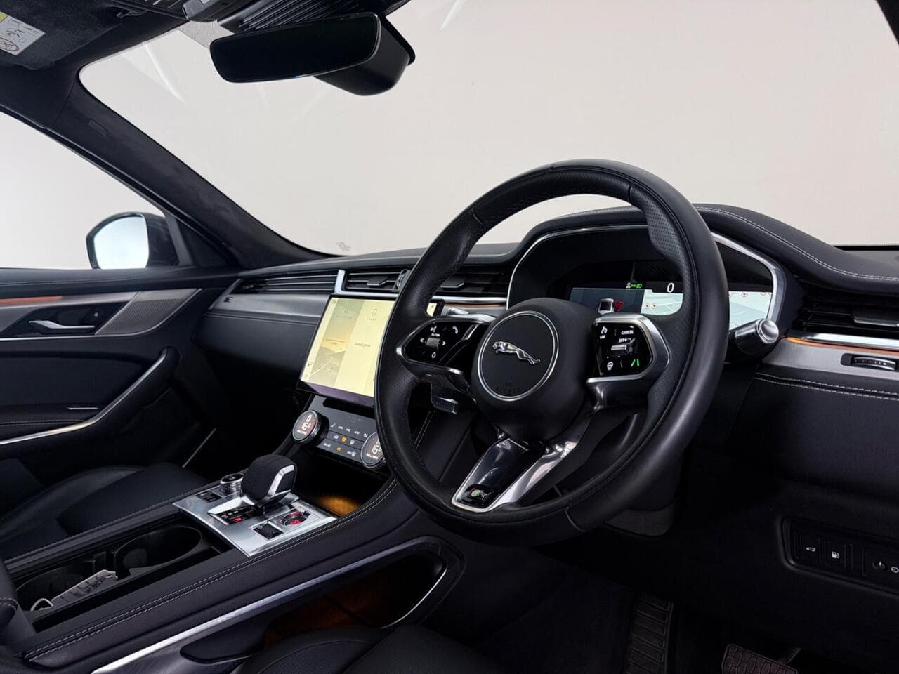 Jaguar F-PACE thumbnail Interior Front