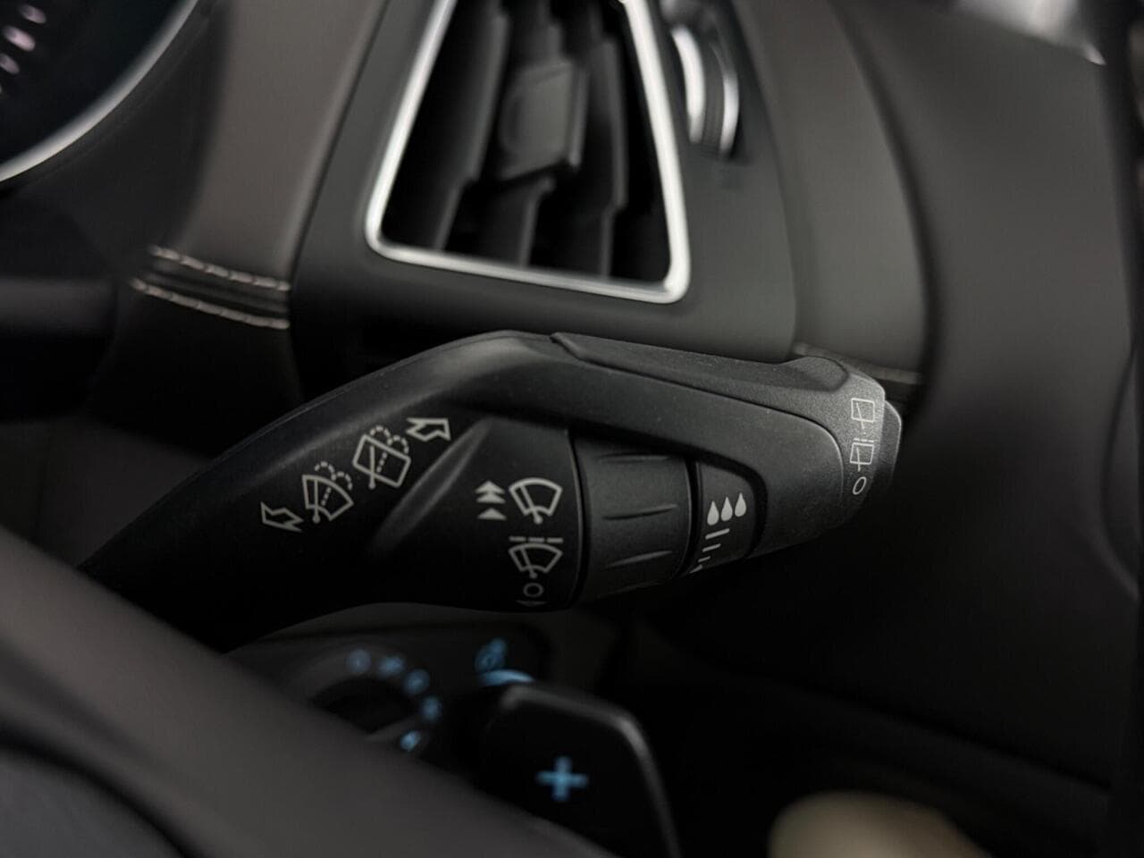 Ford Kuga thumbnail Misc Controls