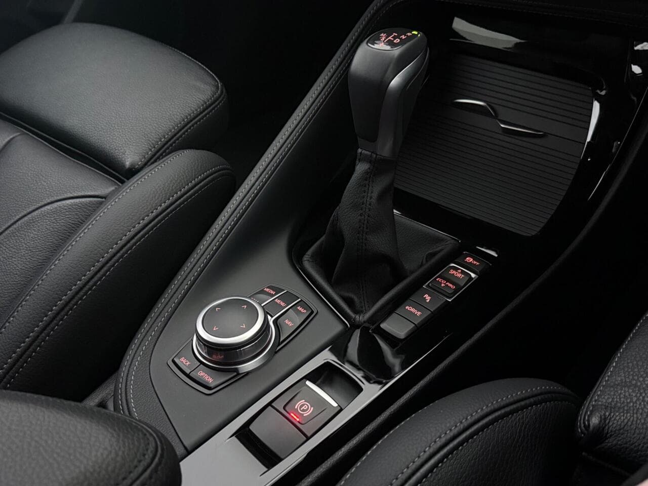 BMW X1 thumbnail Interior Front