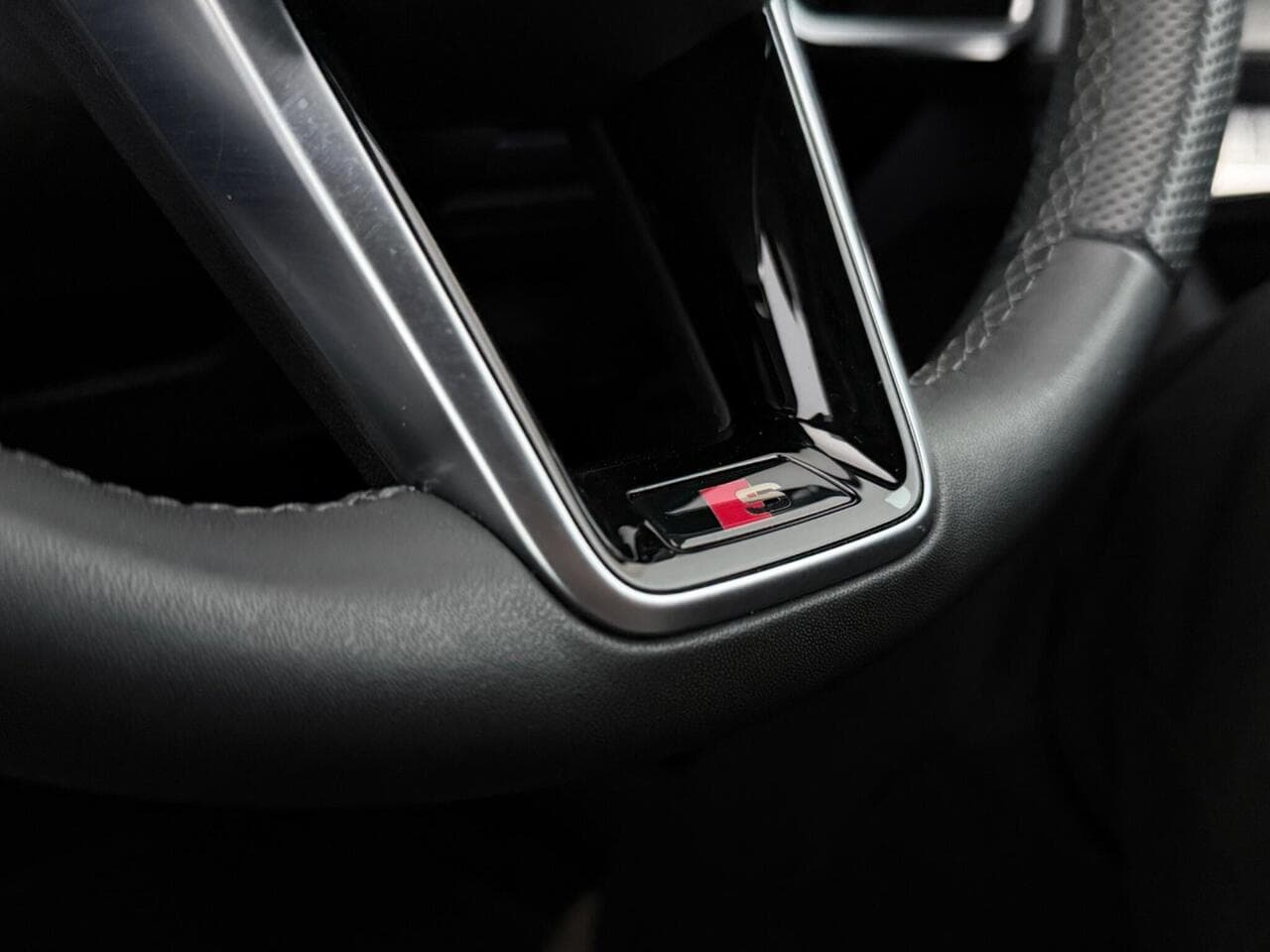 Audi A6 Saloon thumbnail Steering Wheel