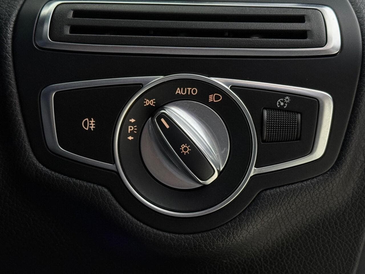 Mercedes-Benz C Class thumbnail Misc Controls