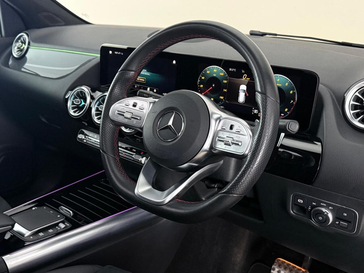 Mercedes-Benz GLA thumbnail Steering Wheel