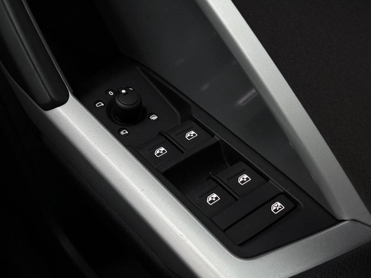Audi Q3 thumbnail Misc Controls