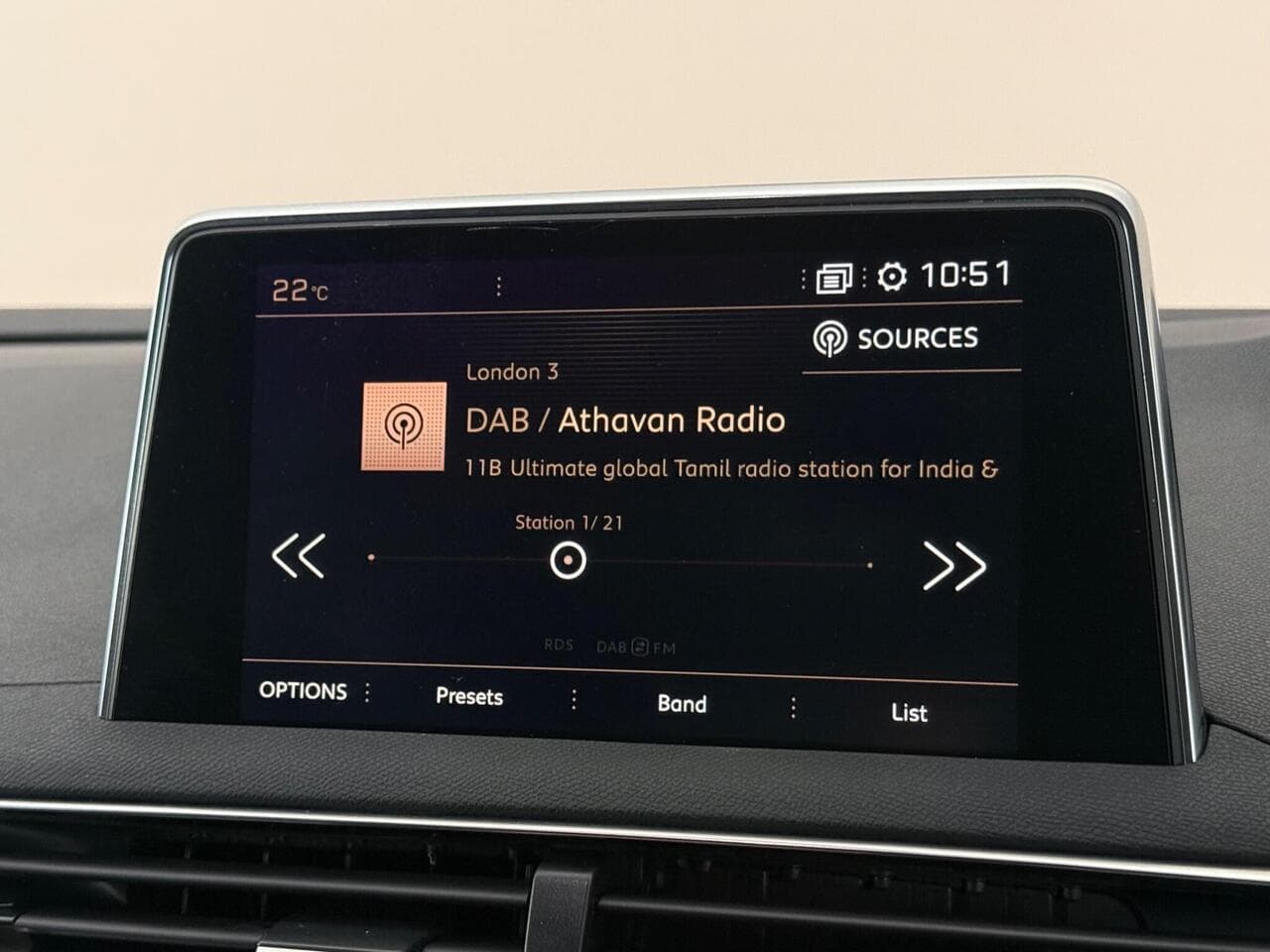 Peugeot 5008 thumbnail Infotainment System
