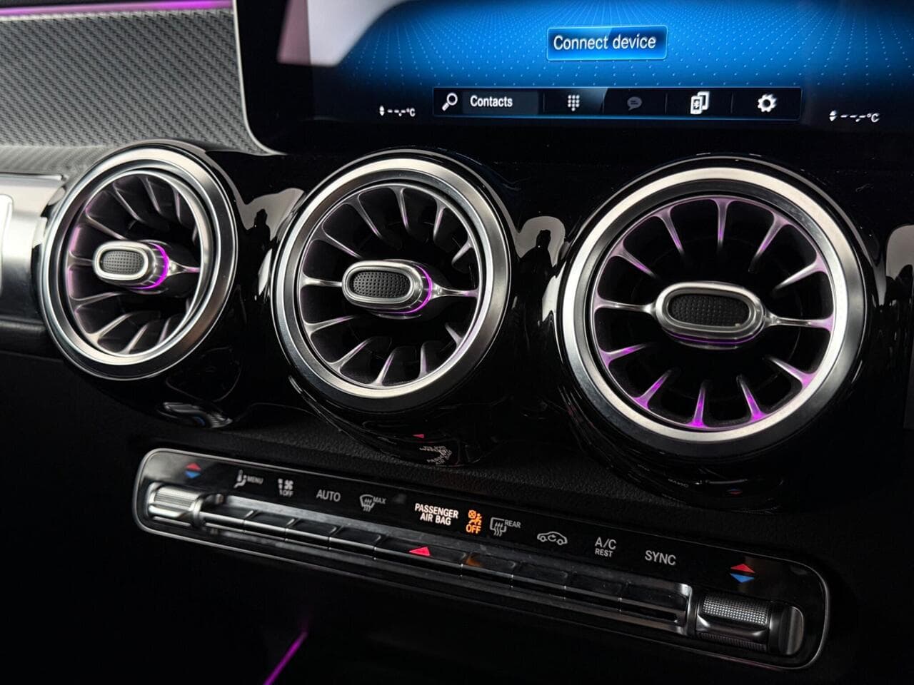 Mercedes-Benz GLB thumbnail Infotainment System