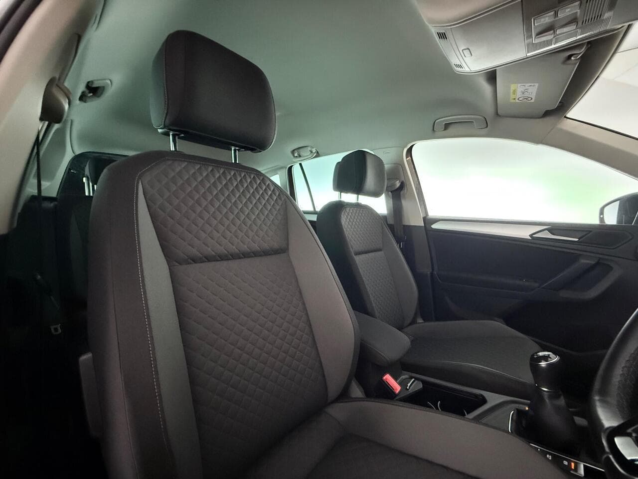Volkswagen Tiguan thumbnail Seat Driver