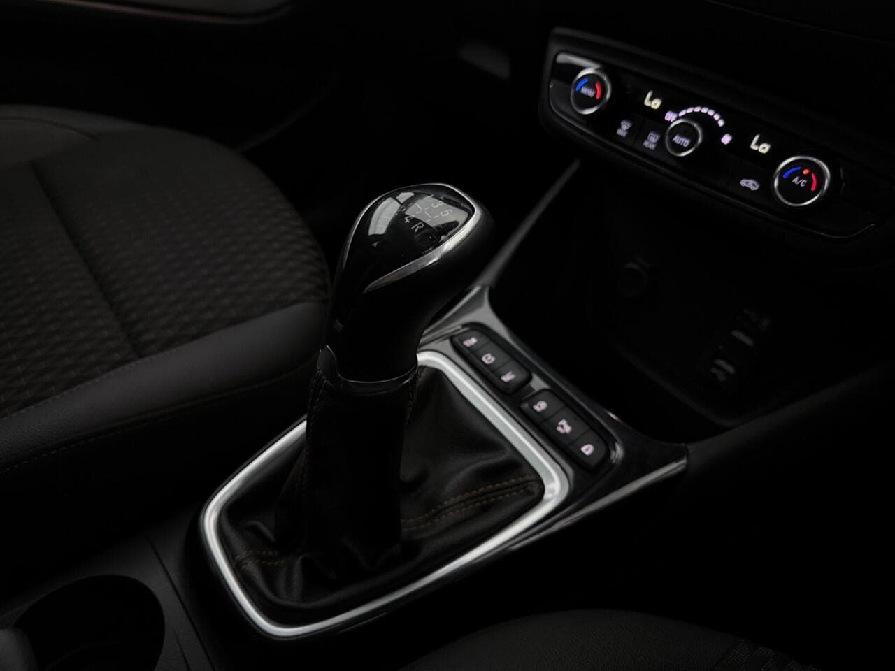 Vauxhall Crossland X thumbnail Interior Front