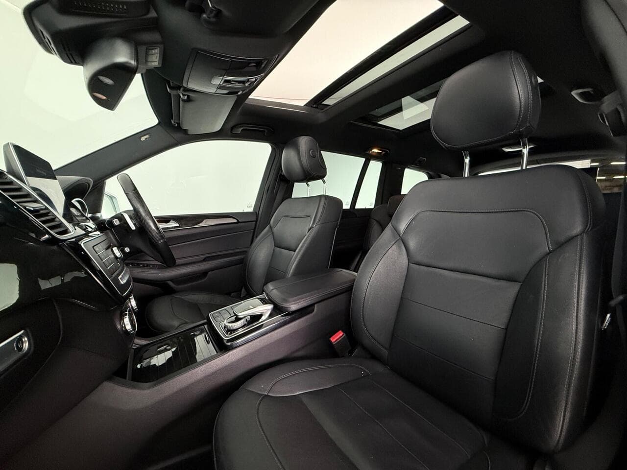 Mercedes-Benz GLS thumbnail Seat Front Passenger