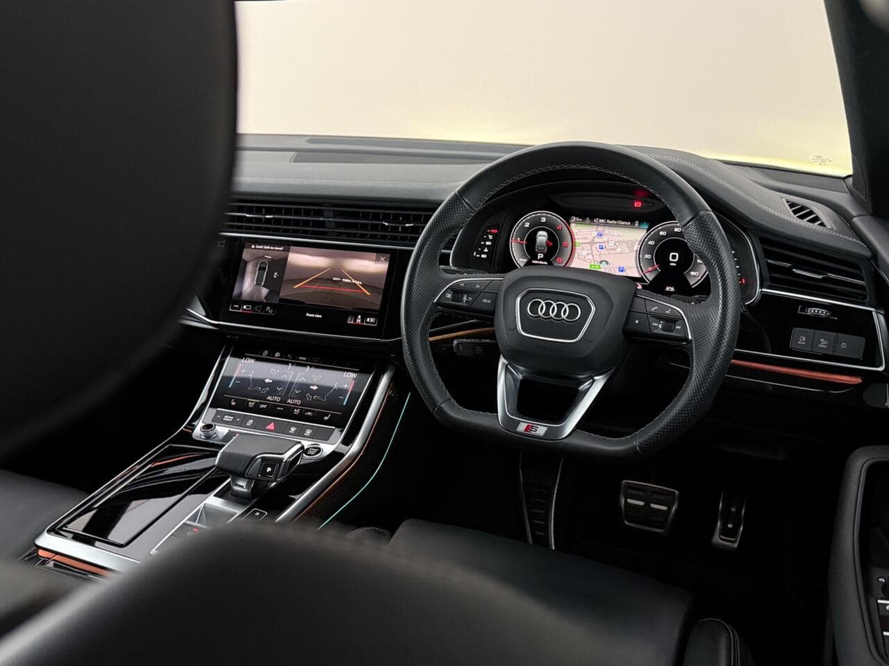 Audi Q7 thumbnail Interior Front
