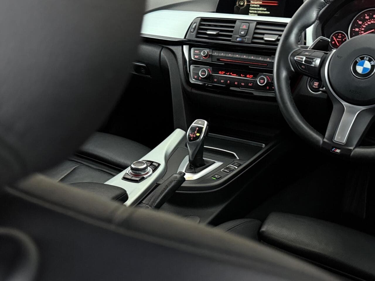 BMW 3 Series thumbnail Interior Front