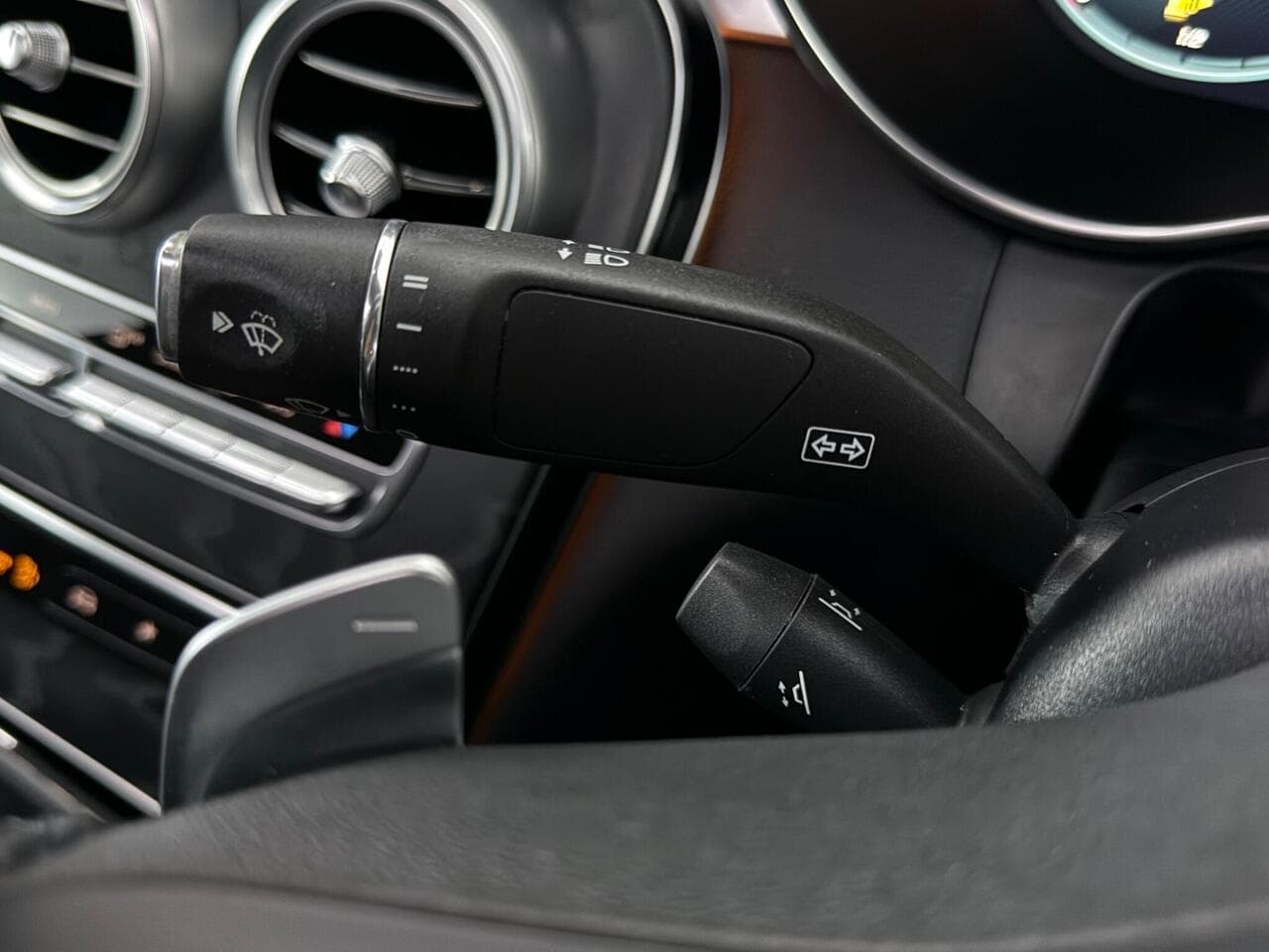 Mercedes-Benz GLC thumbnail Misc Controls