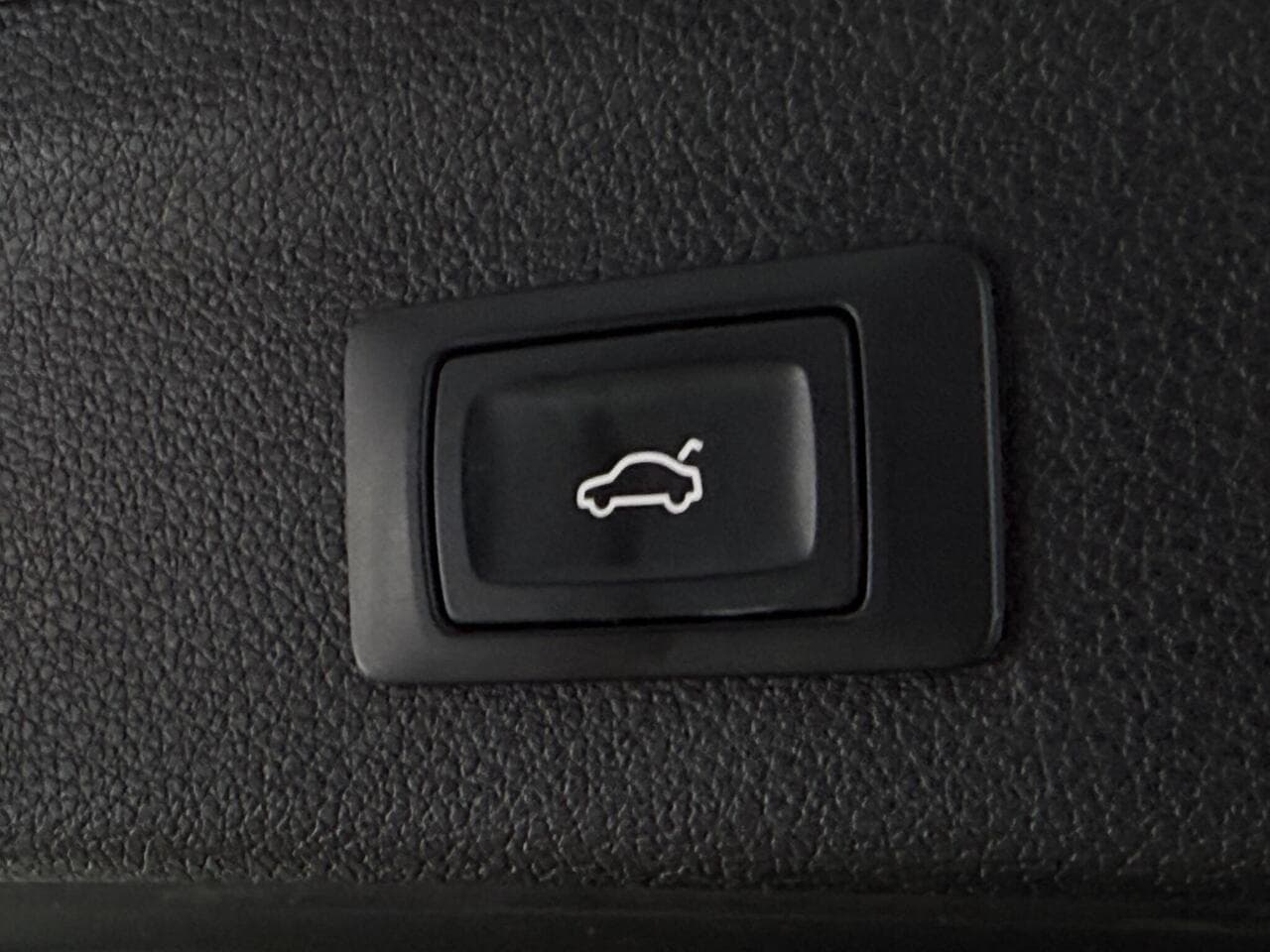 Audi Q3 thumbnail Misc Controls