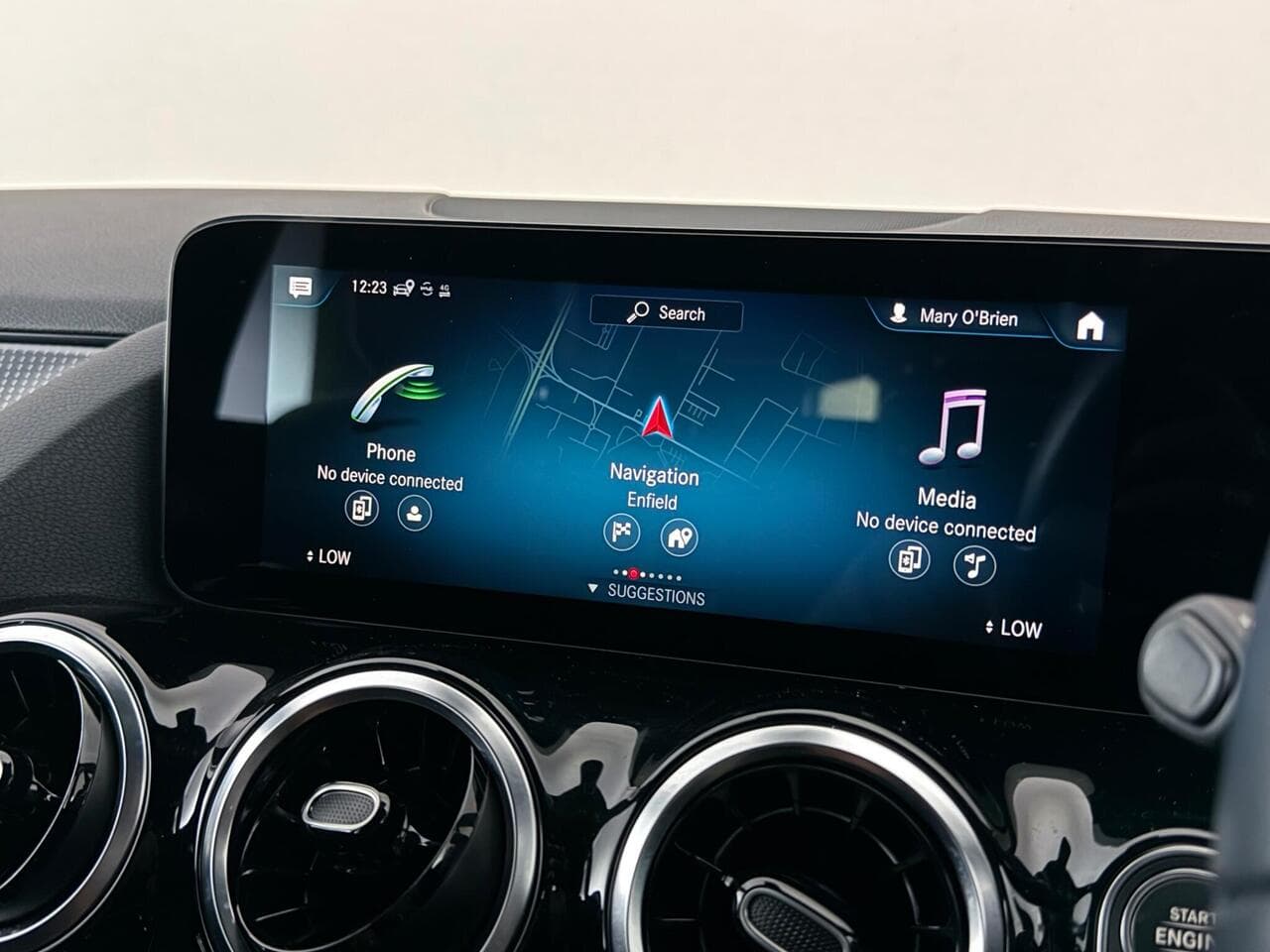 Mercedes-Benz B Class thumbnail Infotainment System