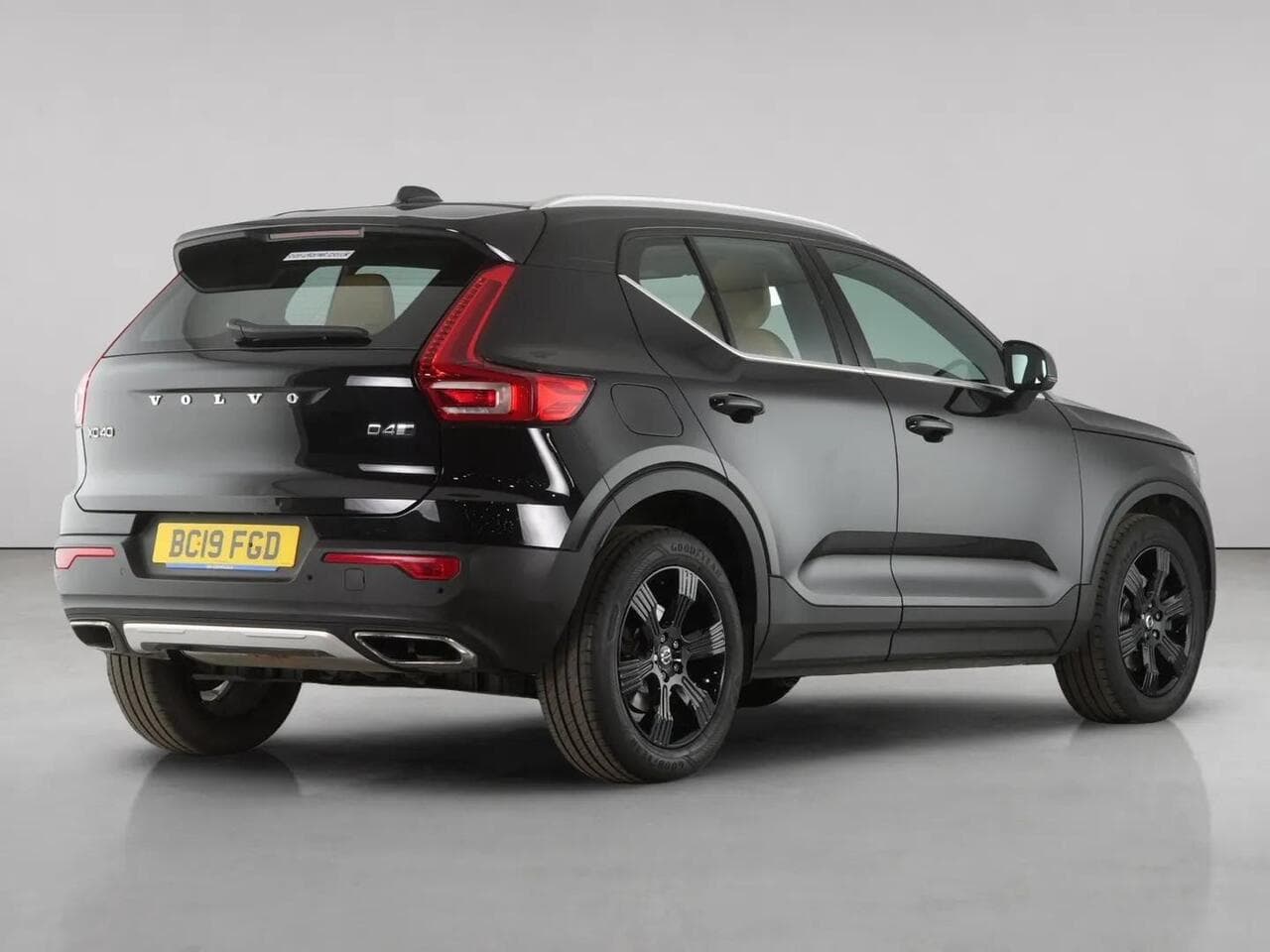 Volvo XC40 thumbnail Rear Right