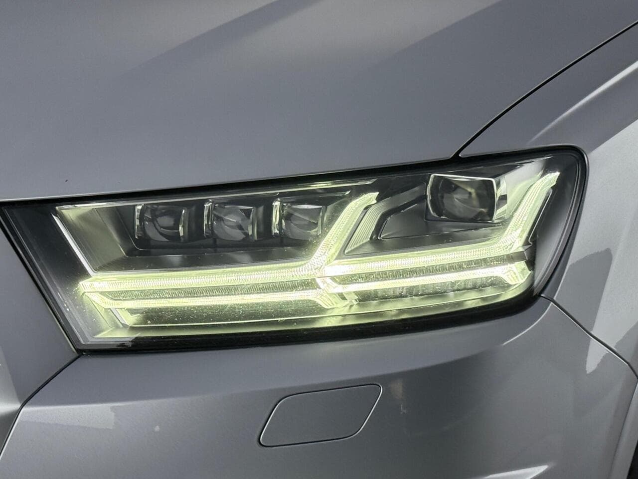 Audi Q7 thumbnail Lights Front