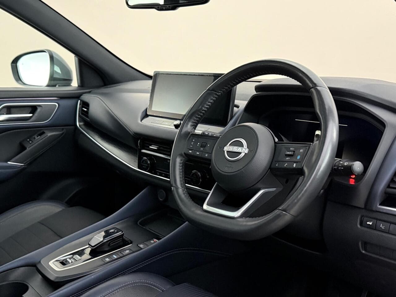 Nissan Qashqai thumbnail Interior Front