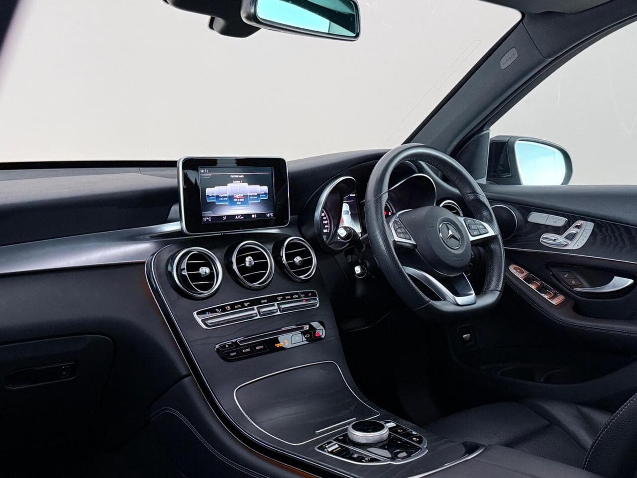 Mercedes-Benz GLC thumbnail Interior Front