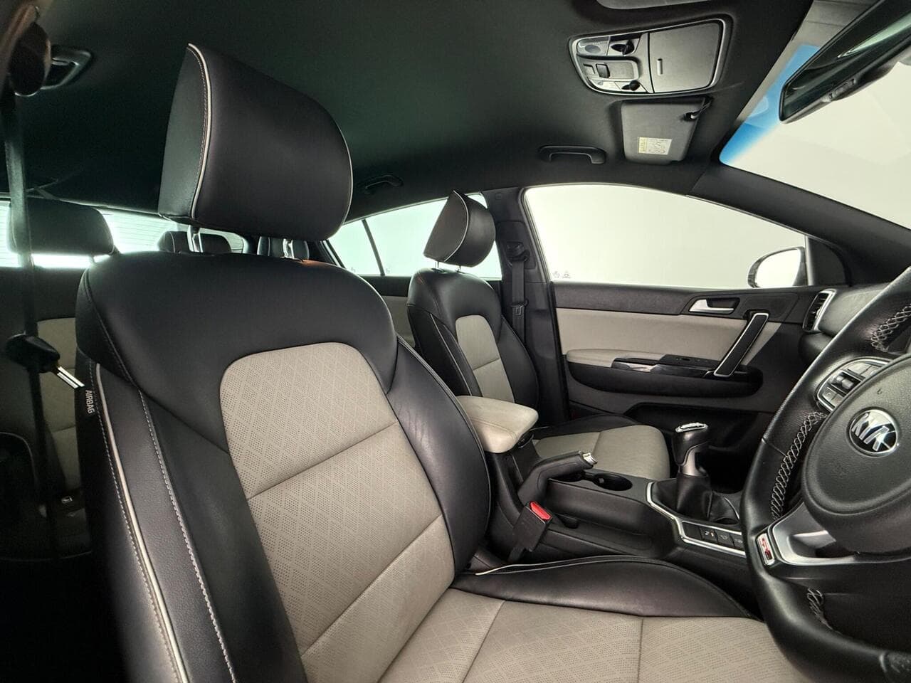 Kia Sportage thumbnail Seat Driver