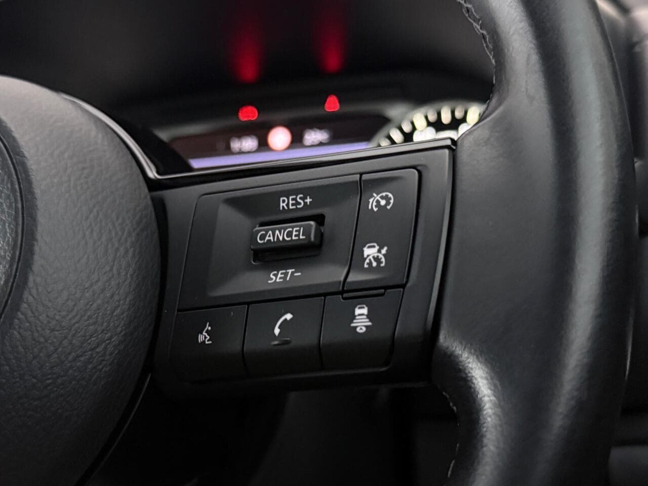 Nissan Qashqai thumbnail Misc Controls