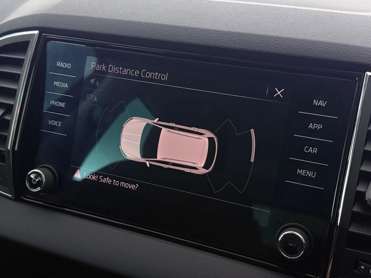Skoda Karoq thumbnail Infotainment System