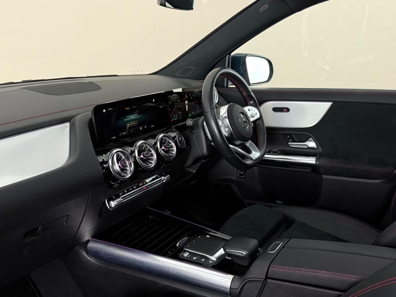 Mercedes-Benz EQA thumbnail Interior Front