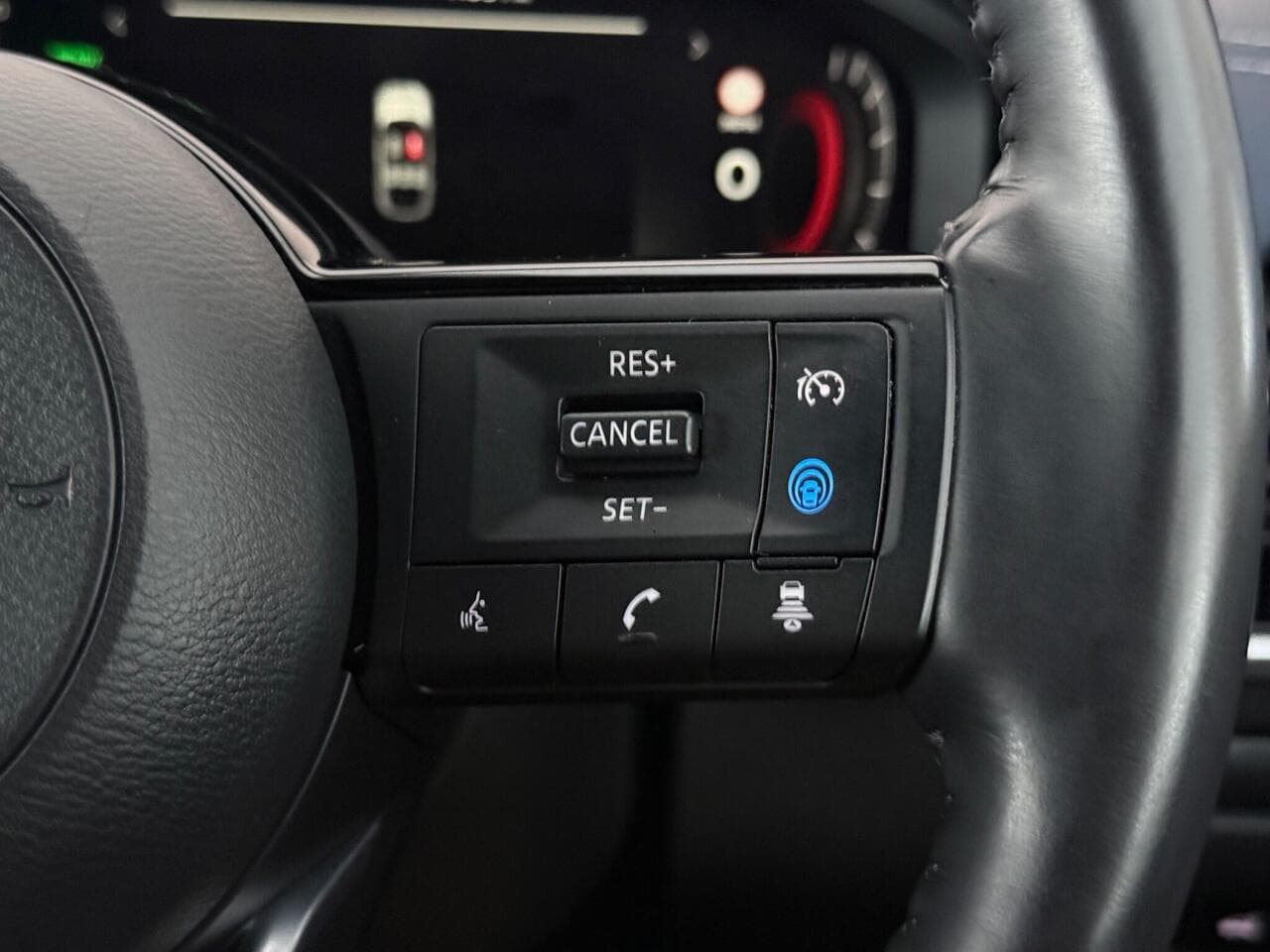 Nissan Qashqai thumbnail Misc Controls