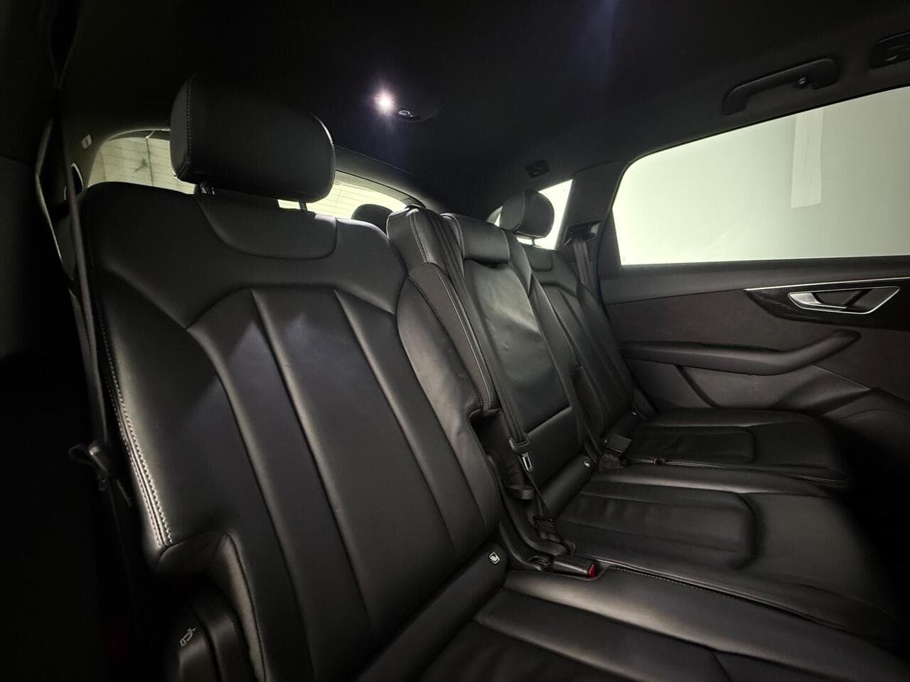 Audi Q7 thumbnail Seats Rear