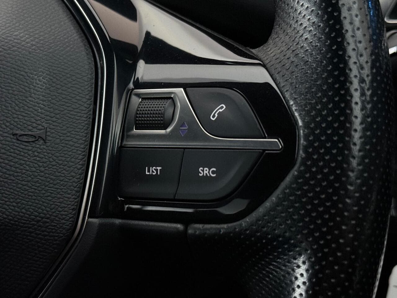 Peugeot 3008 thumbnail Misc Controls