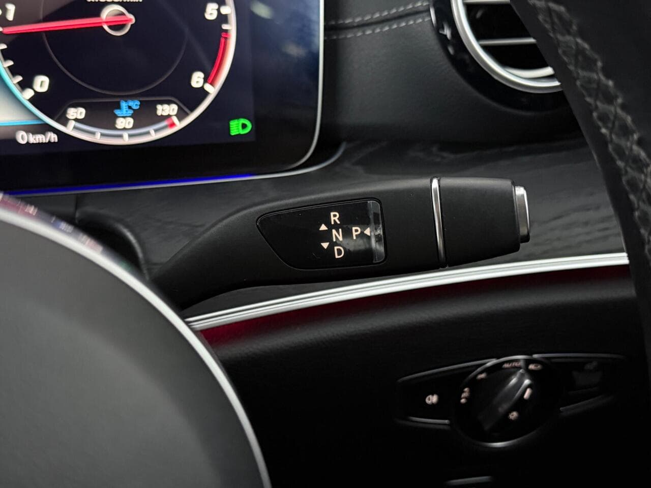 Mercedes-Benz E Class thumbnail Misc Controls