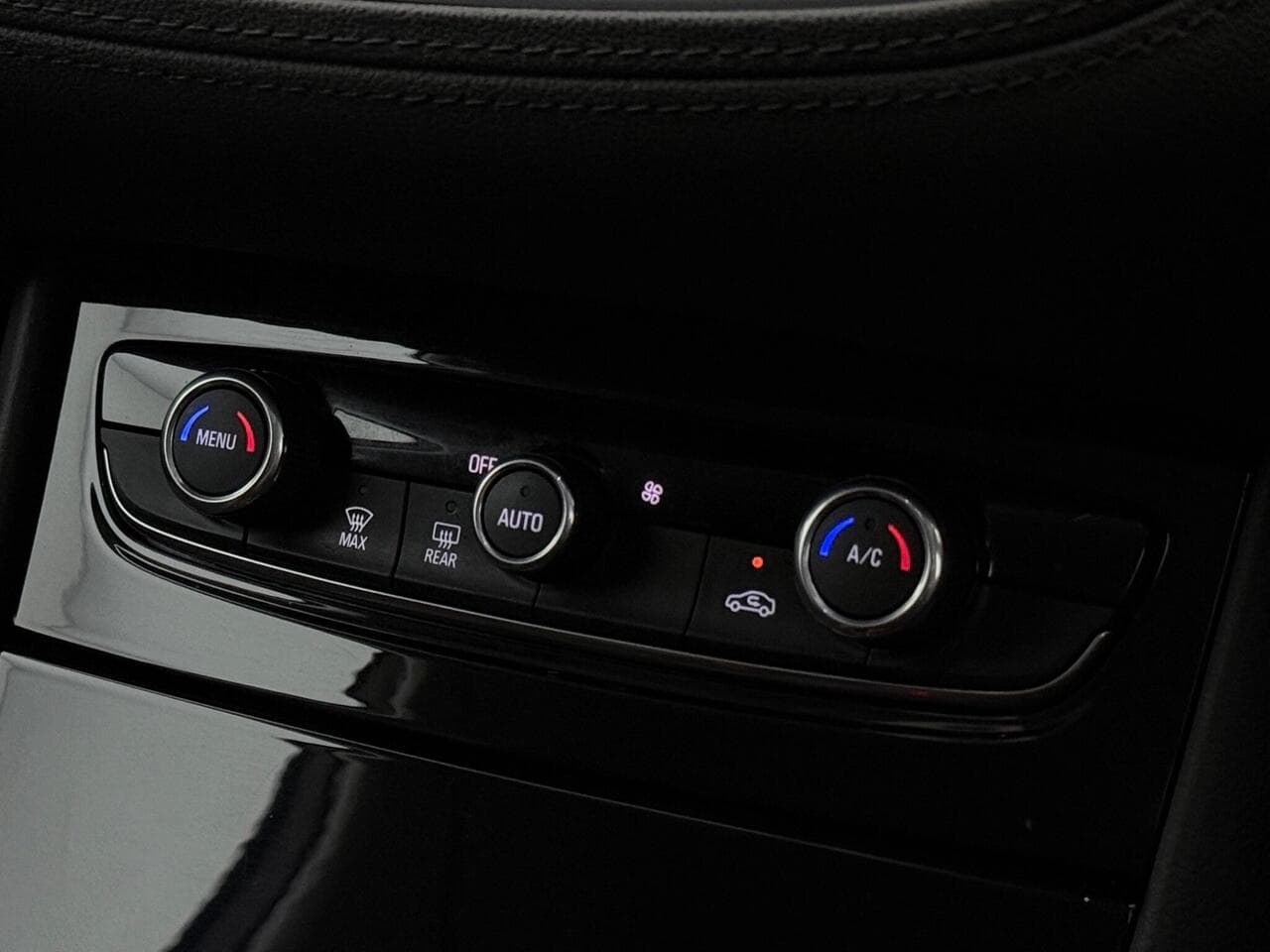 Vauxhall Grandland X thumbnail Misc Controls