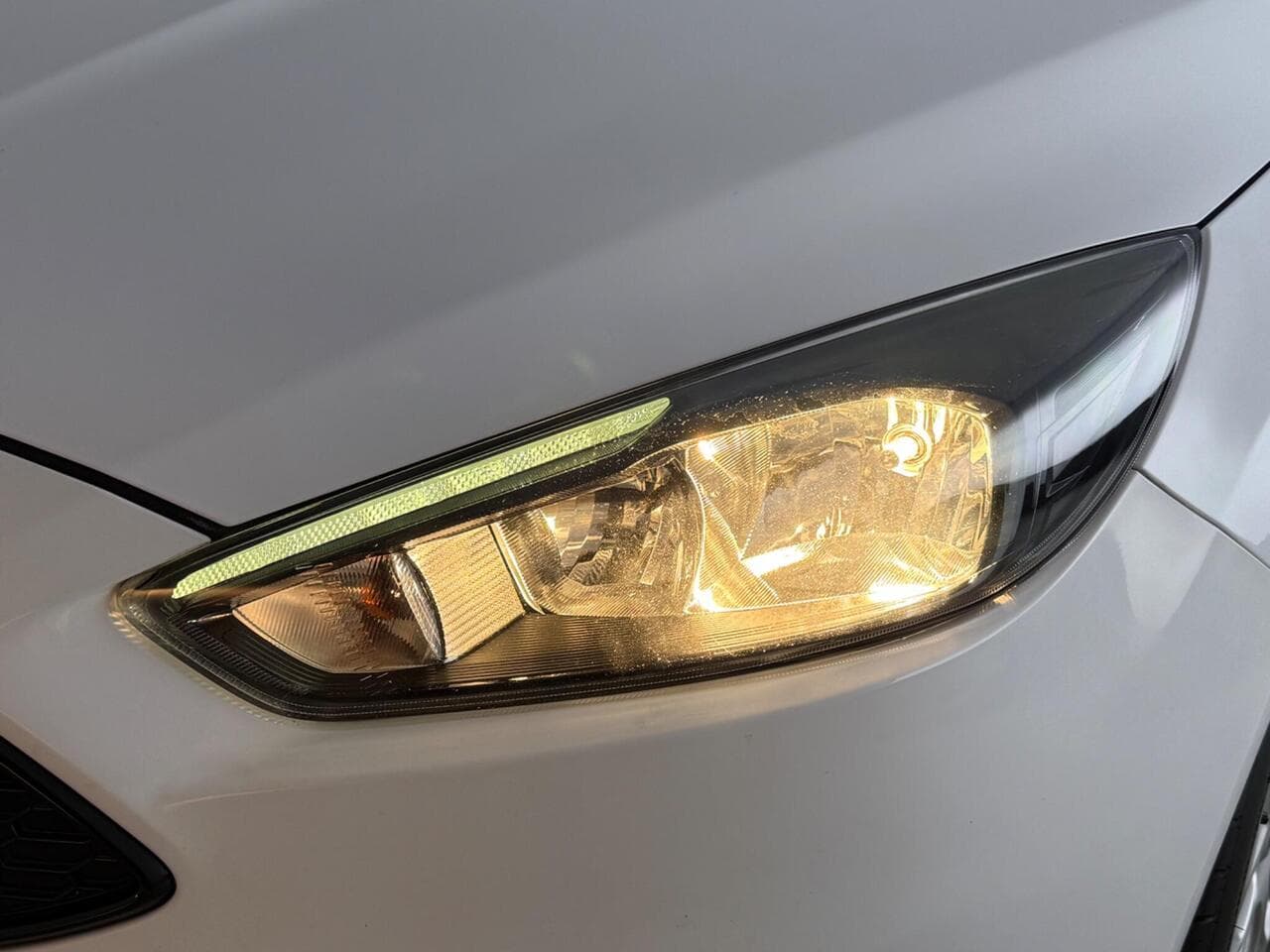Ford Focus thumbnail Lights Front