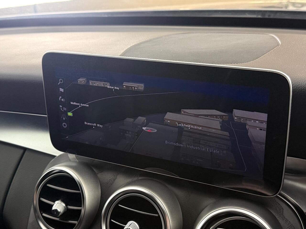 Mercedes-Benz C Class thumbnail Infotainment System