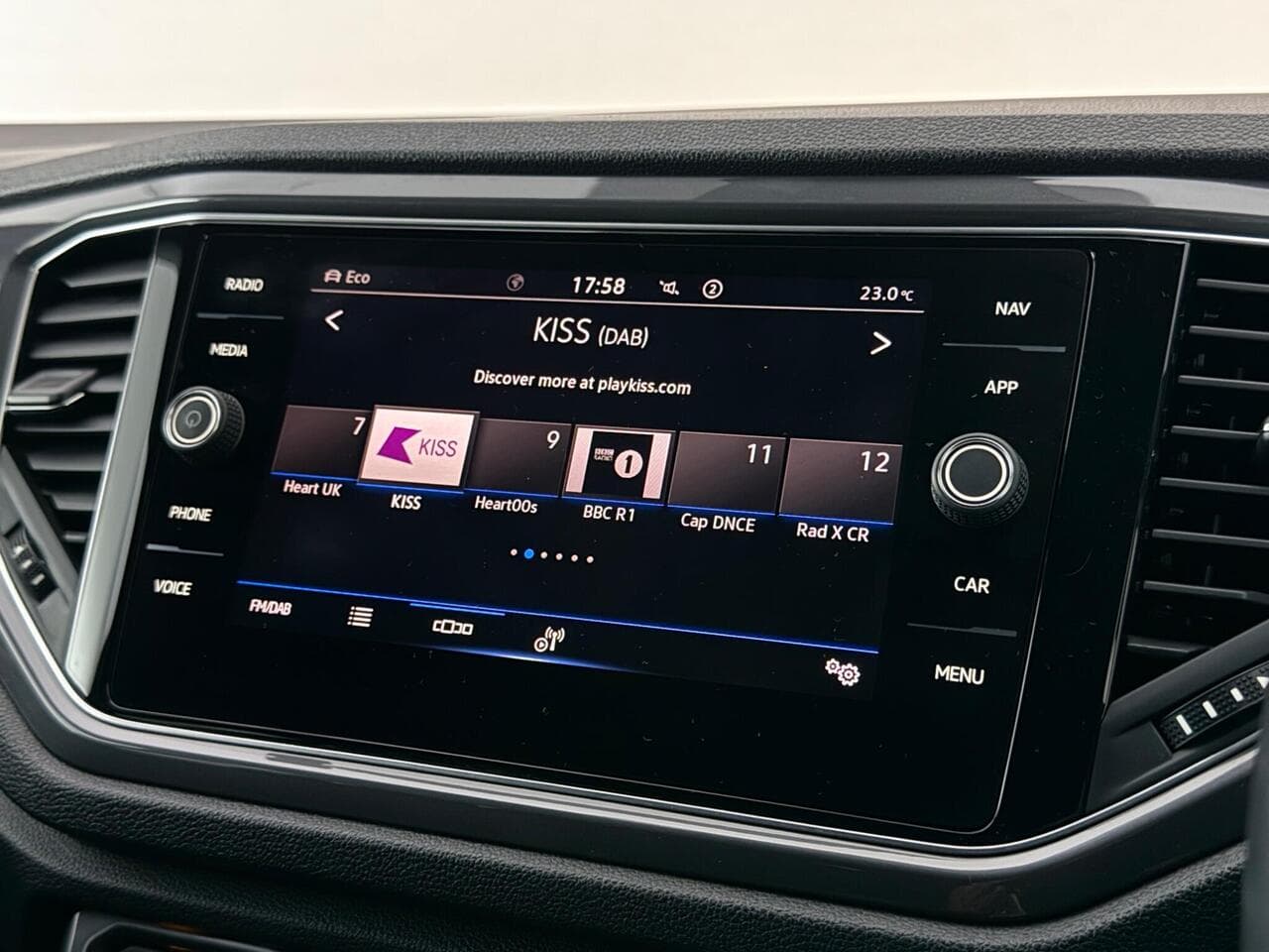 Volkswagen T-Roc thumbnail Infotainment System