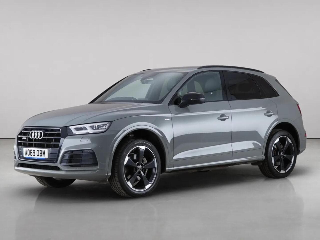 Audi Q5 thumbnail Front Left