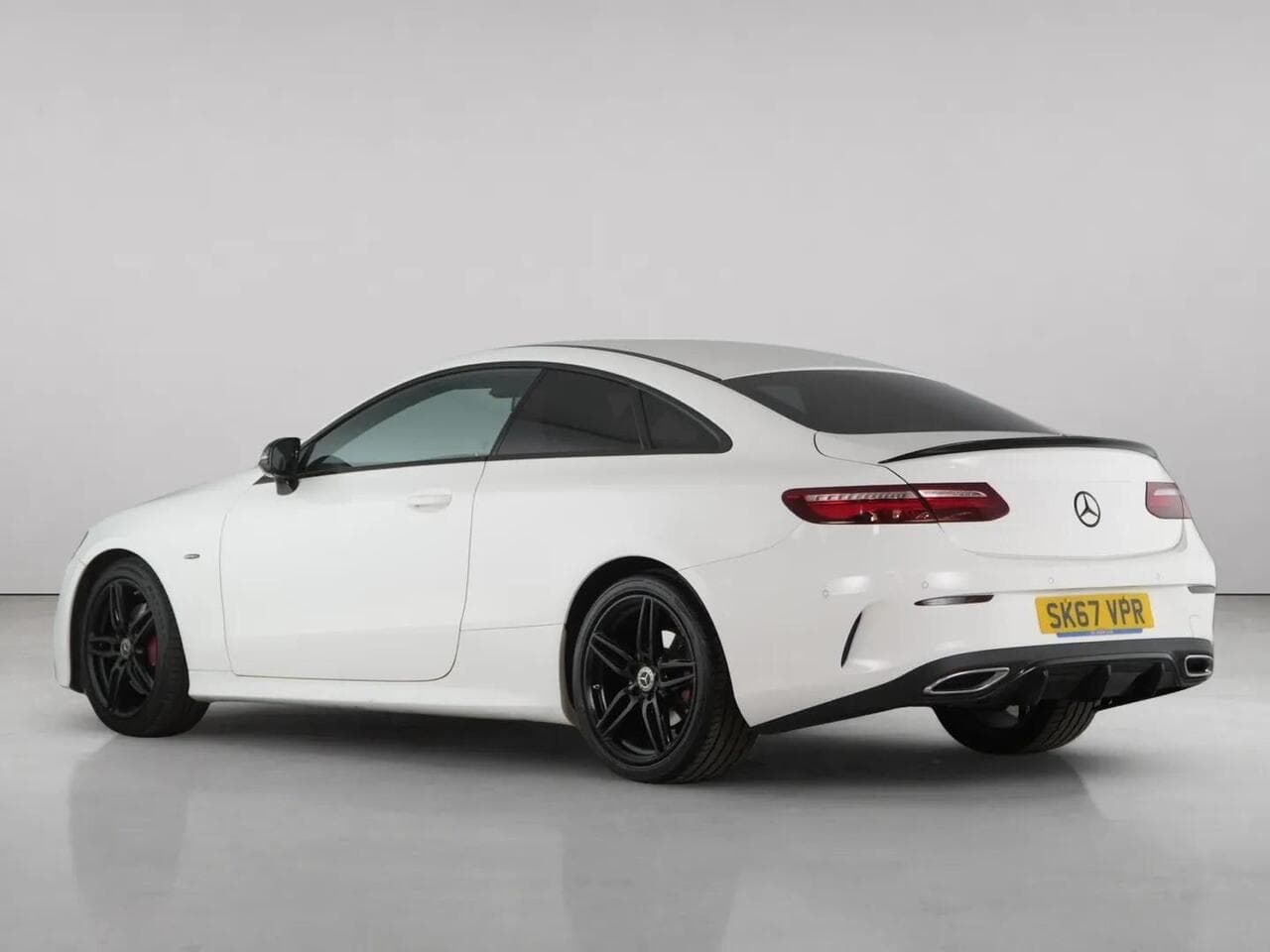 Mercedes-Benz E Class thumbnail Rear Left