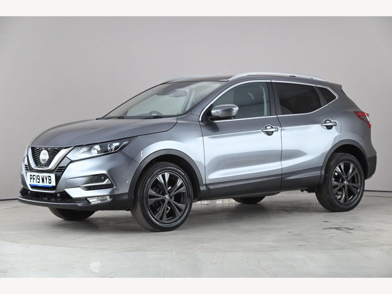 Nissan Qashqai thumbnail Front Left