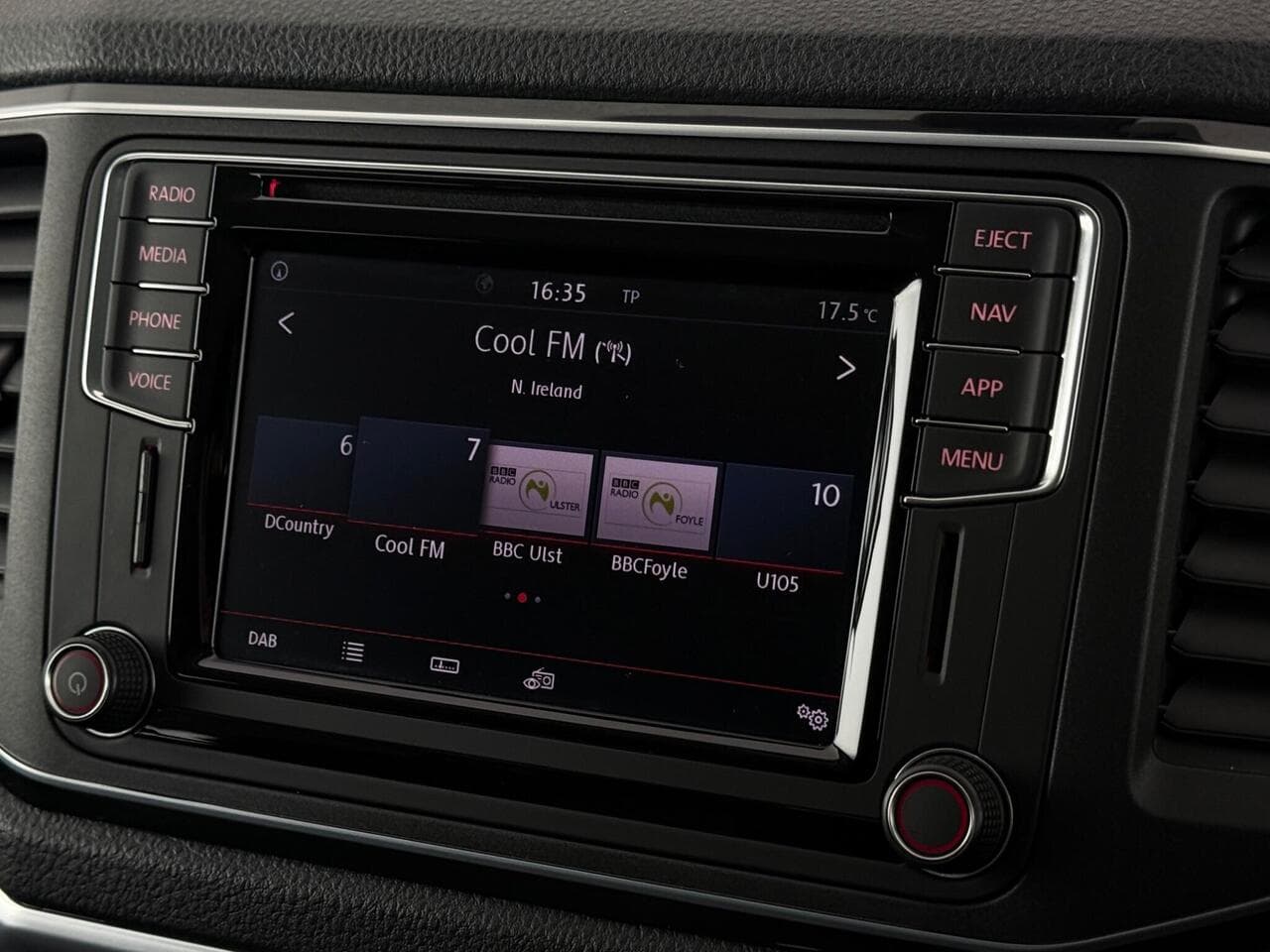 Volkswagen Amarok thumbnail Infotainment System