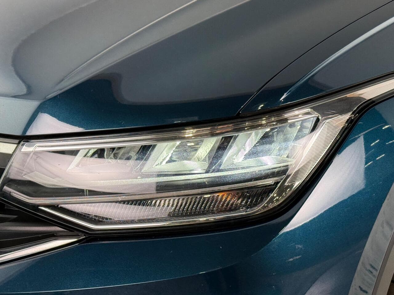 Volkswagen Tiguan thumbnail Lights Front