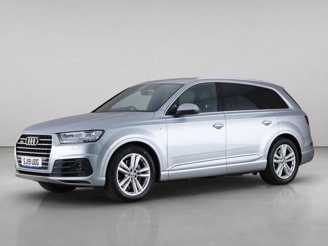 Audi Q7 thumbnail Front Left