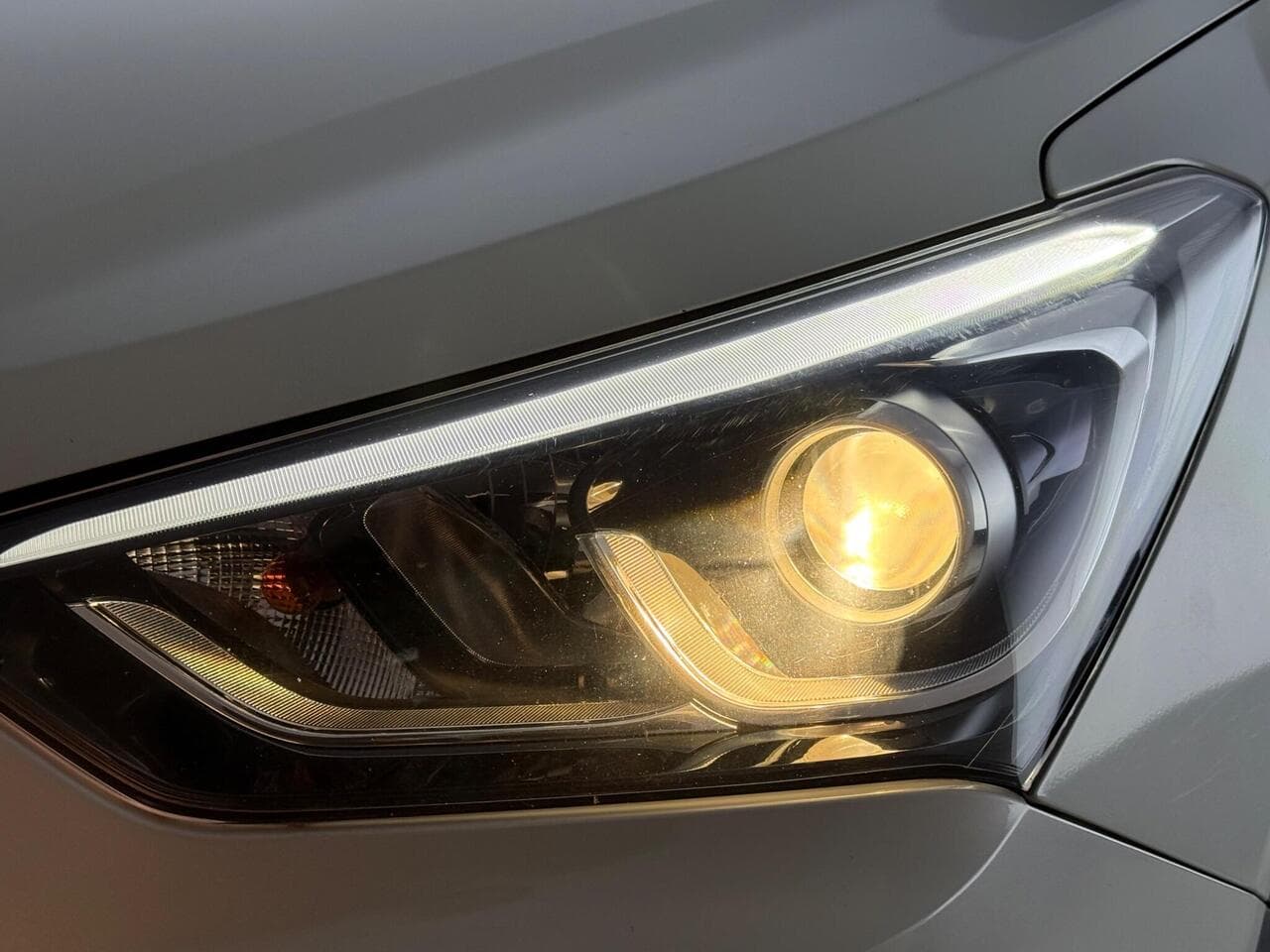 Hyundai Santa Fe thumbnail Lights Front