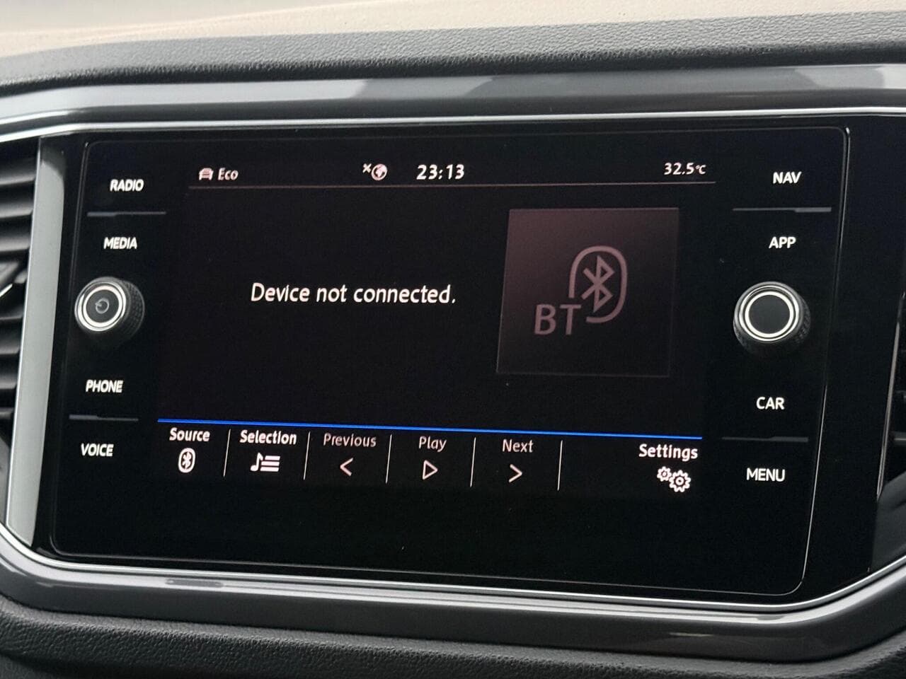 Volkswagen T-Roc thumbnail Infotainment System